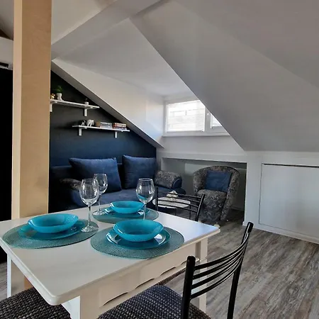 Charming Center Loft Apartment Varna